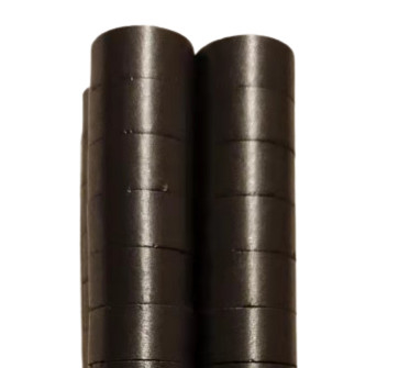 شراء 8 * 3mm جولة شريط الفريت مغناطيسات لباب الشاشة نشرة الباب ثلاجات online manufacture