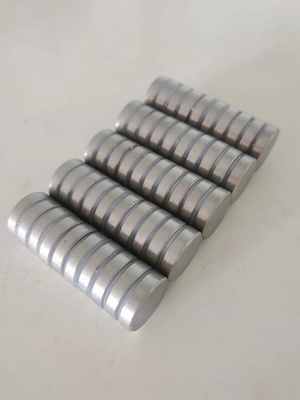 شراء فضي اللون دائرية مغناطيس نيوديميوم قرص صغير N52 الصف 25 مم × 2 مم online manufacture