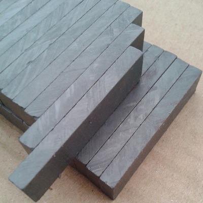 شراء تخصيص طويل كبير شريط الفريت السيراميك مغناطيس للاستخدام الصناعي online manufacture